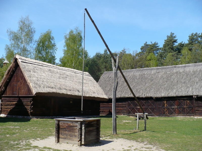 W zagrodzie z Krobielewa: chałupa, spichlerz, obora,...