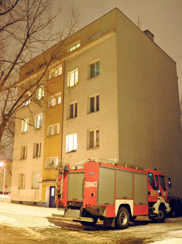 Do tragedii doszło na czwartym piętrze bloku przy ul. Źródłowej 37.