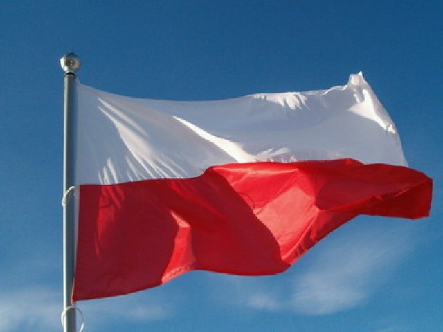 Rozdawanie flag w Mikołowie