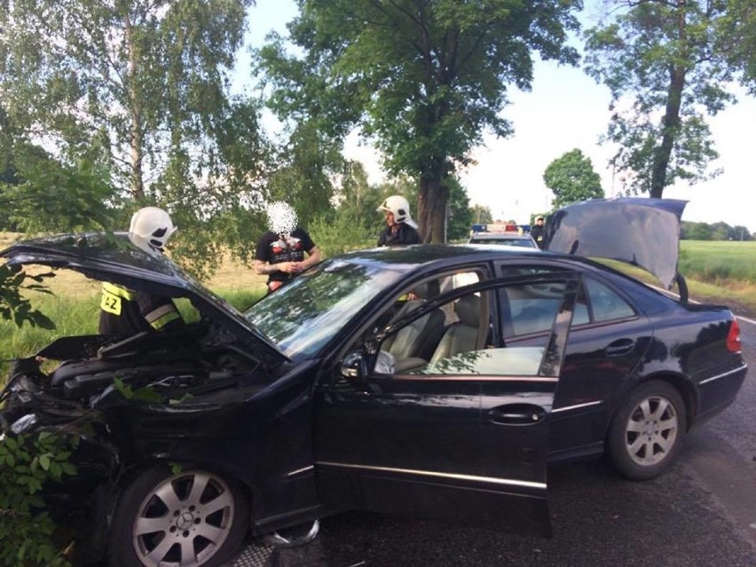 Wypadek w Bieruniu. Zderzenie samochodów, sześć osób rannych, w tym trójka dzieci [ZDJĘCIA]