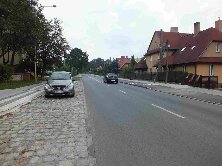 Samochody wjechały na nowe rondo w Starachowicach, bez oficjalnego otwarcia