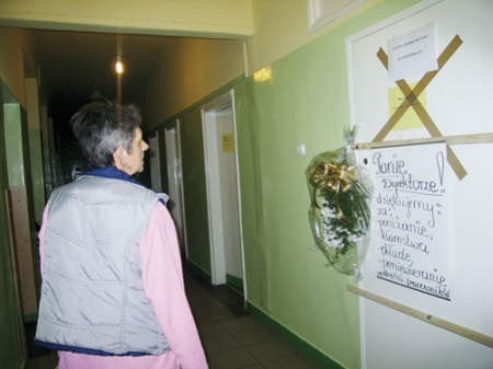 6 lutego dyrektor szpitala zastał zabite drzwi gabinetu