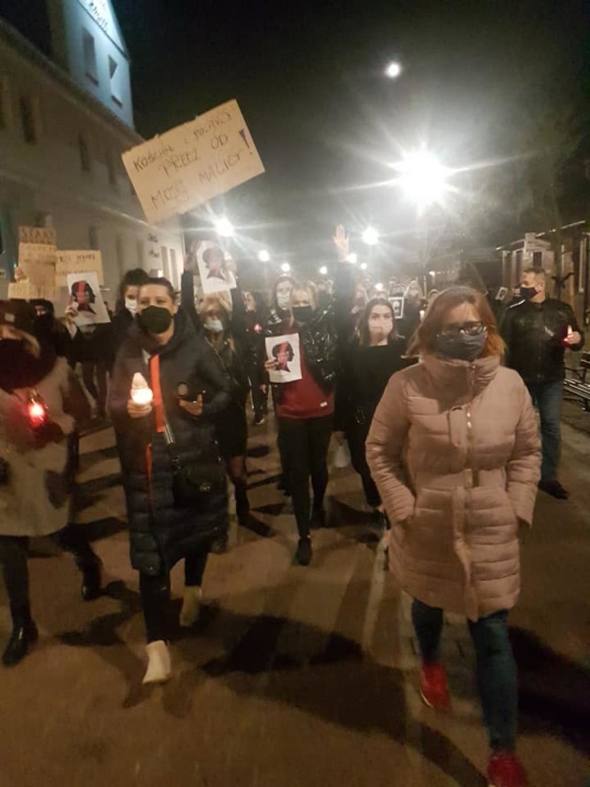 Łeba. Na sesji panie radne na czarno w geście wsparcia dla protestu kobiet