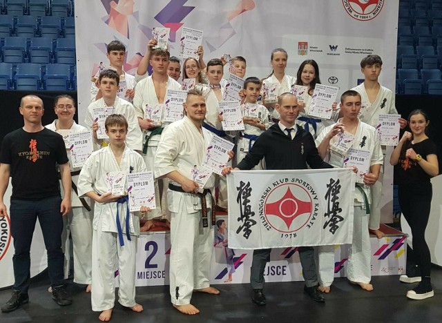 Reprezentanci Zielonogórskiego Klubu Karate zdobyli we Włocławku 15 medali.