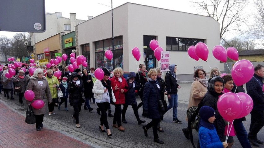 Marsz Różowej Wstążeczki w Bytowie. W akcję włączył się Szpital Powiatu Bytowskiego [FOTO]