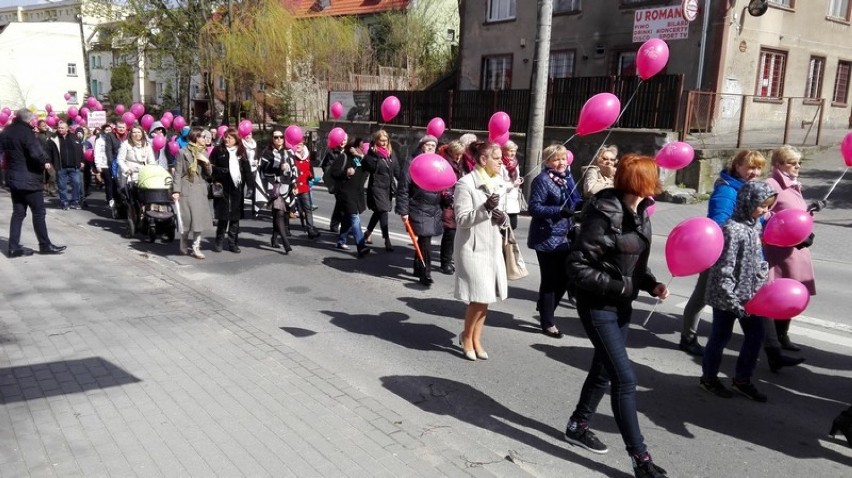 Marsz Różowej Wstążeczki w Bytowie. W akcję włączył się Szpital Powiatu Bytowskiego [FOTO]