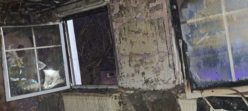 Pożar mieszkania w budynku wielorodzinnym w Czarnogłowach