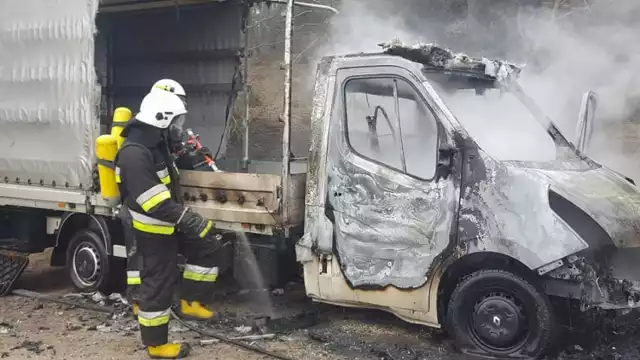 Strażacy z OSP Nowa Wieś Wielka otrzymali zgłoszenie w poniedziałek [5 marca 2018 roku] około godziny 14. Na miejsce wysłano dwa zastępy.

W miejscowości Januszkowo (powiat bydgoski) zapalił się samochód dostawczy marki renault master. Ogień zajął także około 50 metrów kwadratowych leśnej ściółki. Trwa szacowanie strat.


Info z Polski -  przegląd najciekawszych informacji z kraju [01.03.2018]

