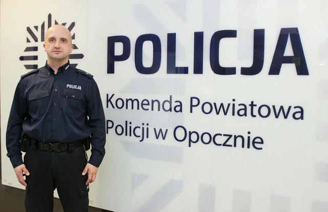 Asp. Piotr Koliczkowski tel. służbowy: 47 846 32 46, kom.  693 997 219
dzielnicowy.opoczno3@opoczno.ld.policja.gov.pl
Ulice: Partyzantów – od ul. Piotrkowskiej do końca – strona zachodnia, Biernackiego
od Partyzantów, Kossaka, Kopernika, Armii Andersa, W. Pileckiego, Armii Krajowej, Słoneczna, Westerplatte, Wyszyńskiego, Sienkiewicza, Tuwima, Powstańców Wielkopolskich, Matejki, Wyspiańskiego, Leśna, Witosa, Małachowskiego, Długa, Przemysłowa, Ceramiczna, Krasickiego, Torowa, Północna, Sosnowa, Wymysłów