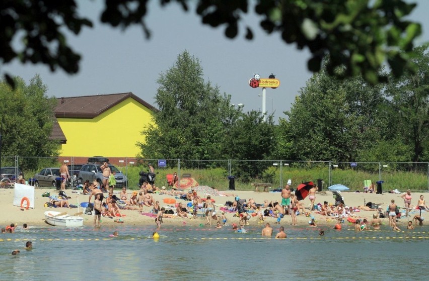 Tłoczno na kąpieliskach. Wrocławianie już korzystają ze słońca (ZDJĘCIA)