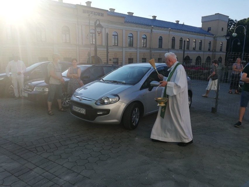 Święcenie pojazdów na św. Krzysztofa w parafii św. Lamberta...