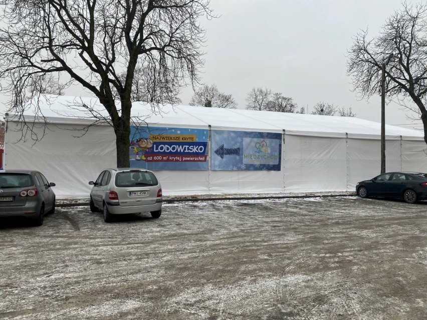 W Międzychodzie otwarte zostało lodowisko firmy Lodowiska...