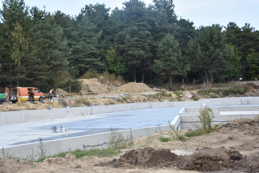 Budowa basenu w Żarkach już na finiszu [ZDJĘCIA]. Kiedy będzie można się kąpać?
