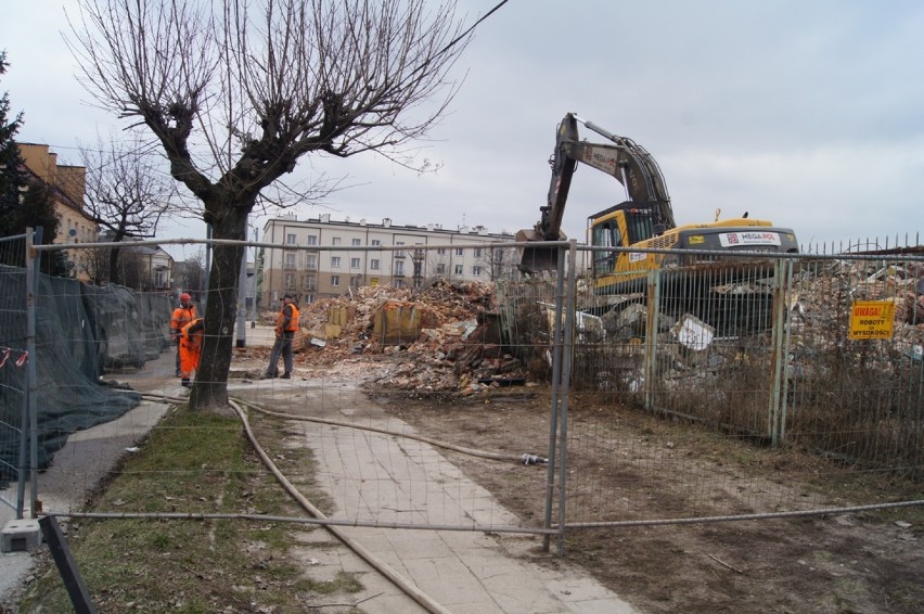 Radomsko: Ze "starego szpitala" został gruz