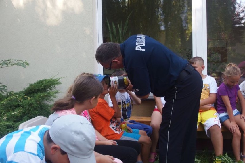 Dzieci z Młodzieżowego Domu Kultury w Inowrocławiu spotkały się z policjantami [zdjęcia]