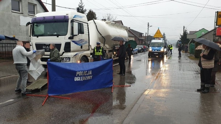 Tragedia na ulicy Malików w Kielcach. Zginęła kobieta potrącona przez ciężarówkę. Są objazdy