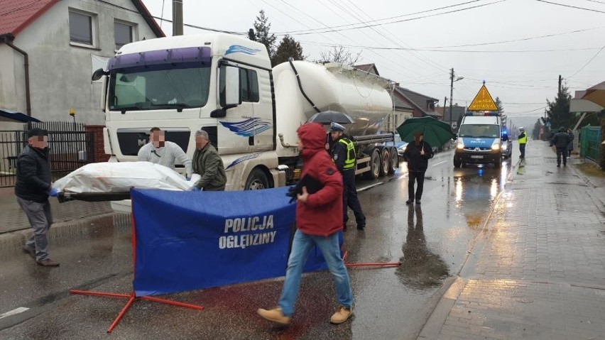 Tragedia na ulicy Malików w Kielcach. Zginęła kobieta potrącona przez ciężarówkę. Są objazdy