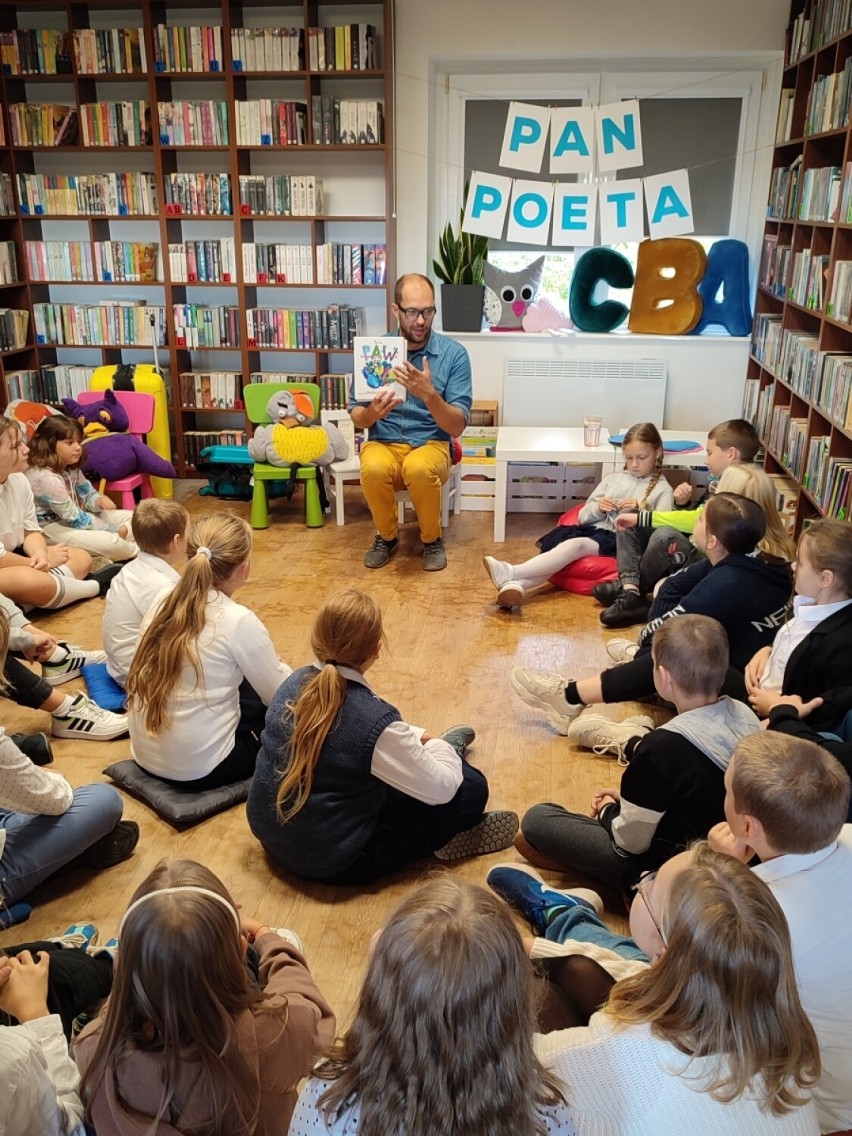 Dzieci z gminy Morzeszczyn spotkały się z Panem Poetą    