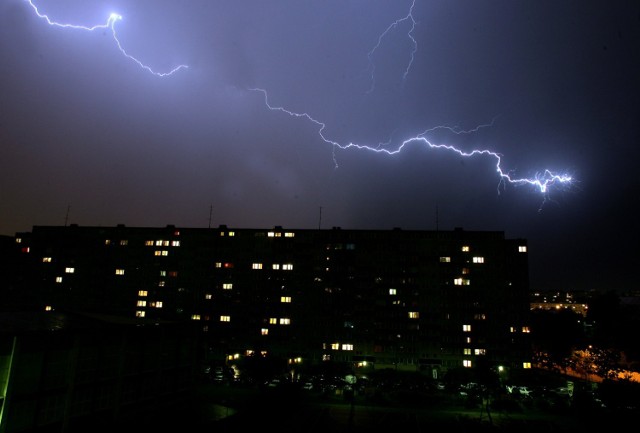 Na piątek 13 maja instytut wydał ostrzeżenie przed nadchodzącymi burzami, które mogą być znacznie silniejsze niż wczoraj.