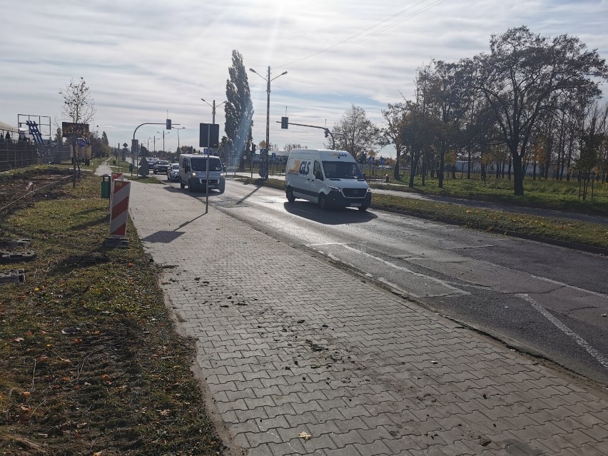 Trwa budowa ścieżki rowerowej na ulicy Żelaznej w Piotrkowie