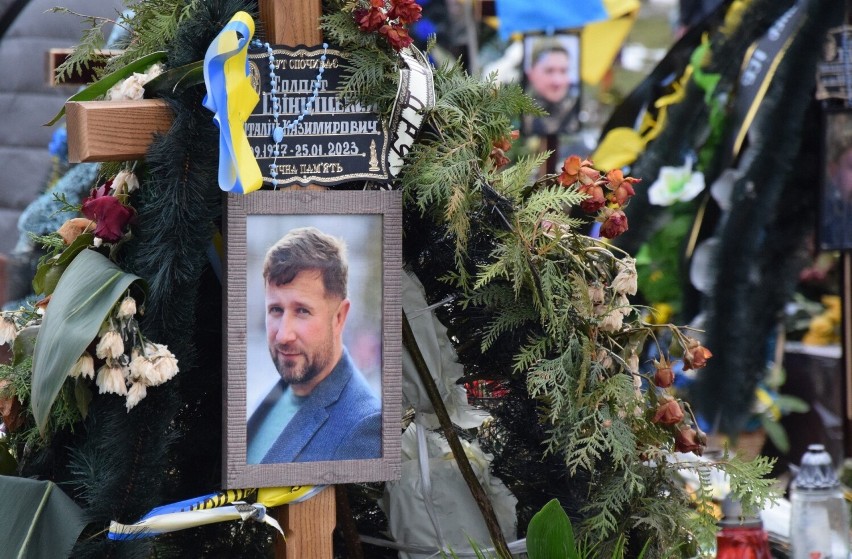 Tragedię wojny najdobitniej widać na cmentarzu we Lwowie. Są...