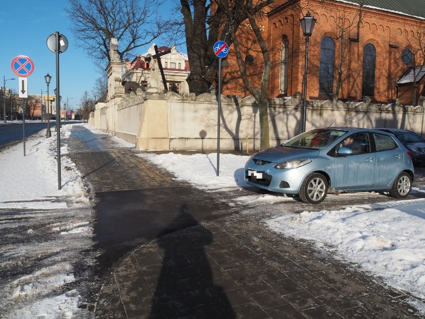 Łódzcy kierowcy wjeżdżają ze ślepej ulicy Wacława w al....