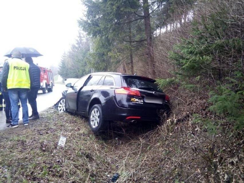 Wypadek w Lipnicy Wielkiej. Trzy osoby poszkodowane [ZDJĘCIA]