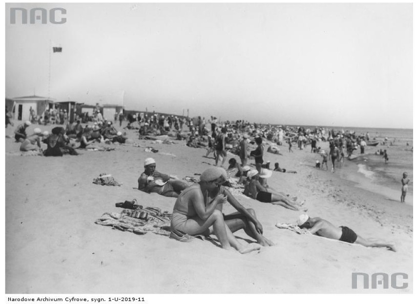 Dawne plażowanie - Karwia, 1932. Turyści upodobali sobie to...