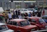 Zabytkowe pojazdy licznie zjechały przed Stadion Miejski w Kaliszu [FOTO]