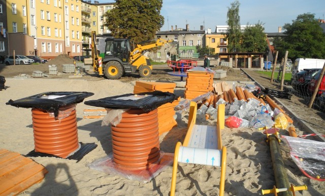 Plac zabaw i rekreacji w śródmieściu ma być gotowy z końcem września.