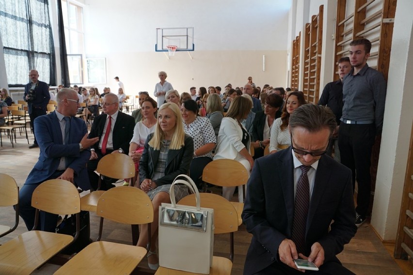 Uroczyste przekazanie inwestycji powiatu oleśnickiego w Zespole Szkół Ponadgimnazjalnych w Sycowie (GALERIA)