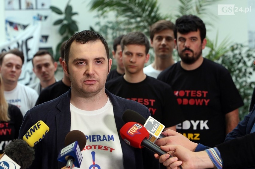 Szczecińscy lekarze rezydenci przyłączyli się do protestu głodowego [zdjęcia, wideo]