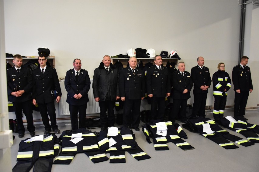 Strażacy z OSP powiatu żnińskiego i nakielskiego dostali nowe mundury [zdjęcia] 
