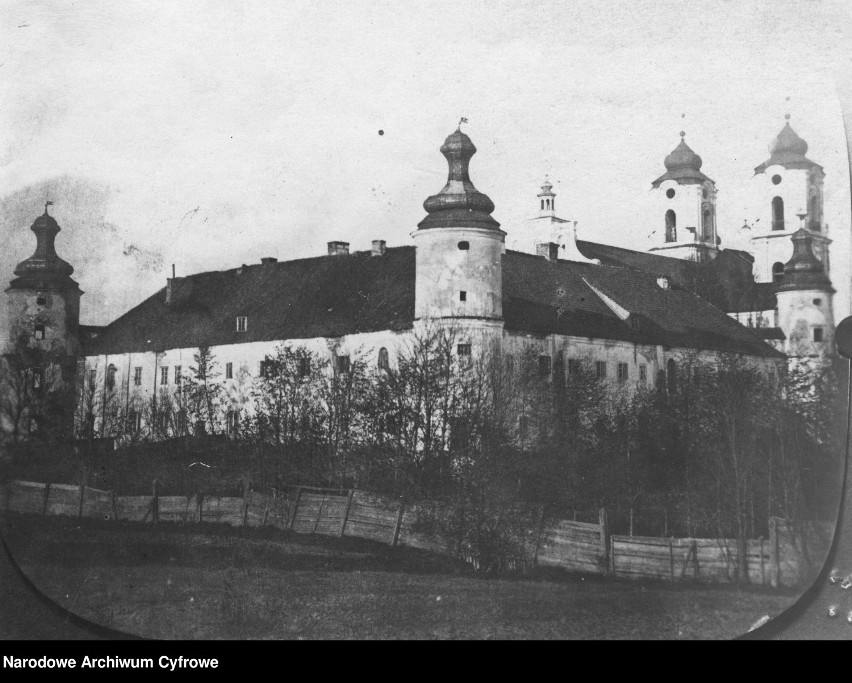 Widok ogólny klasztoru i kościoła. Lata 1919-1939