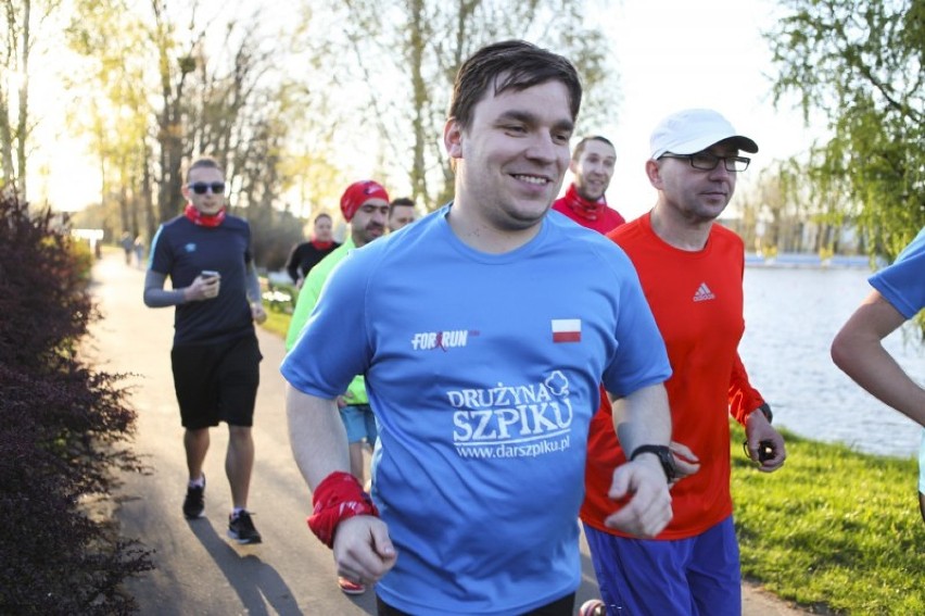 Trening przed biegiem poprowadził Grzegorz Urbańczyk,...