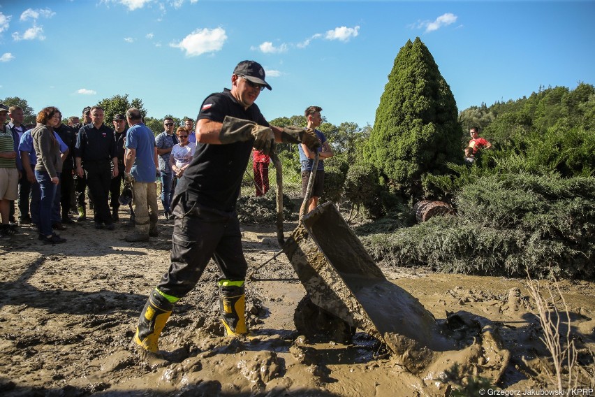 Prezydent Andrzej Duda przyjechał do Birczy, gdzie doszło do powodzi [ZDJĘCIA]