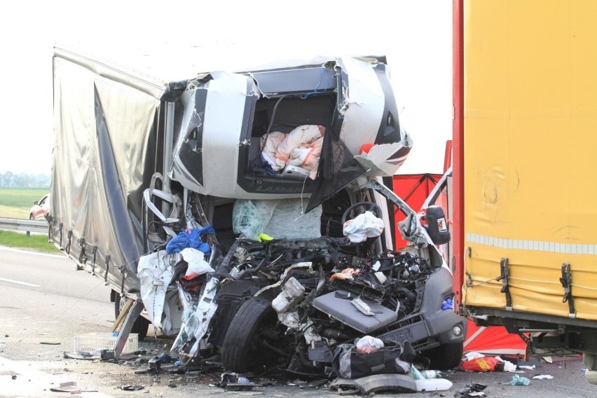 Tragiczny wypadek na A4, kierowca samochodu dostawczego...