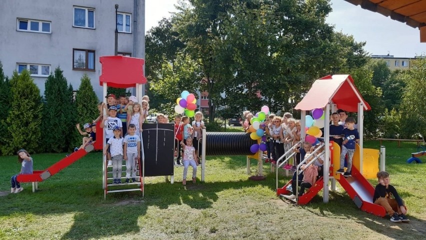 Przedszkolny plac zabaw we Włoszczowie z nowymi urządzeniami (ZDJĘCIA)