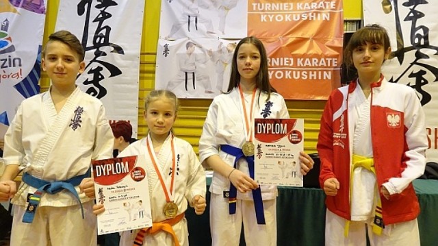 Zawodniczki i zawodnicy NKS Karate Kyokushin przywieźli w tym roku liczne medale z krajowych i zagranicznych zawodów