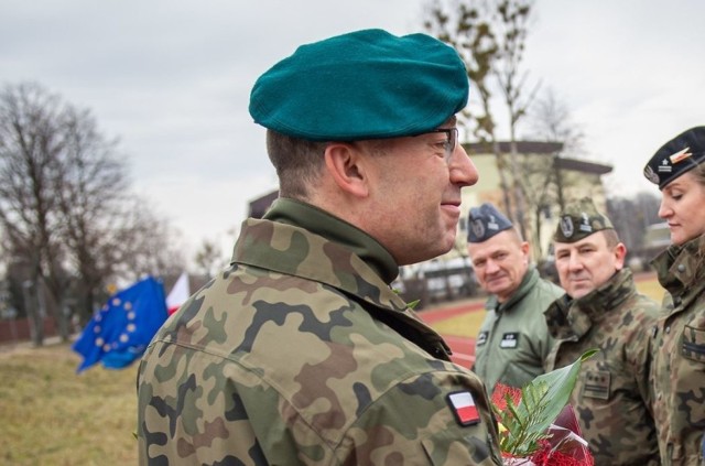 O godzinie 10 śmigłowiec Dowódcy Operacyjnego Rodzajów Sił Zbrojnych wylądował w Prudniku.