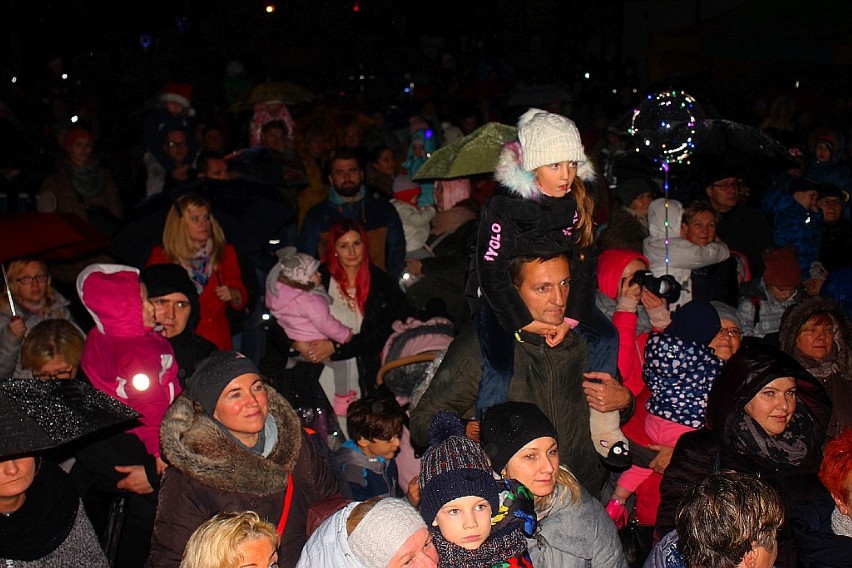 Legnicka iluminacja świąteczna już odpalona, jest zjawiskowo [ZDJĘCIA]