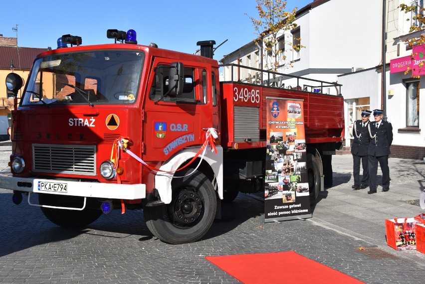 Stawiszyn przekazał gminie w Mołdawii bojowy wóz strażacki