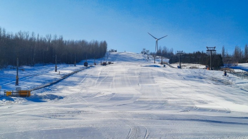 Góra Kamieńsk otwiera się dla narciarzy i snowboardzistów w najbliższą sobotę. Rusza sezon!
