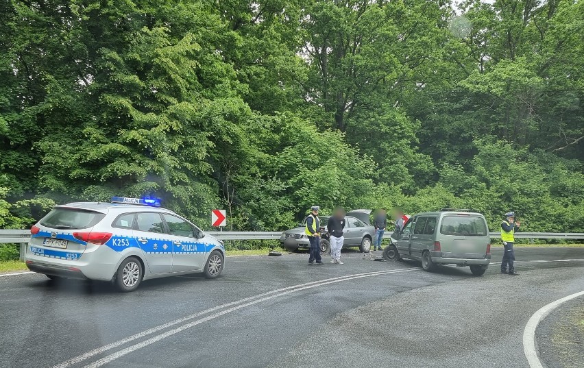 Zderzenie peugeota z audi na DK nr 28 w Dybawce koło Przemyśla [ZDJĘCIA]