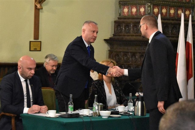 Prezydent Ludomir Handzel i radny Michał Kądziołka, szef klubu PiS Wybieram Nowy Sącz, publicznie deklarują, że odbędzie się spotkanie w sprawie dopłat za wodę i ścieki