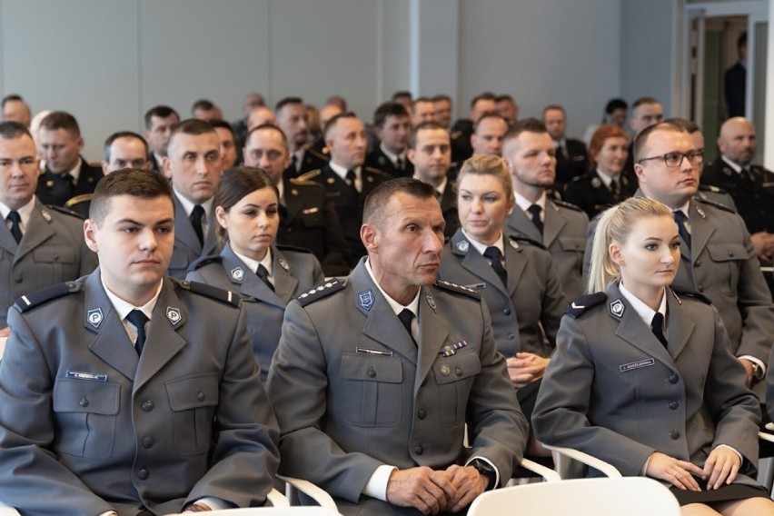 Policjanci i strażacy z województwa łódzkiego z nagrodami marszałka. Wśród najlepszych policjanci z naszego regionu ZDJĘCIA