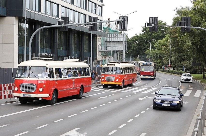 Parada autobusowa przejechała ulicami Szczecina [ZDJĘCIA]
