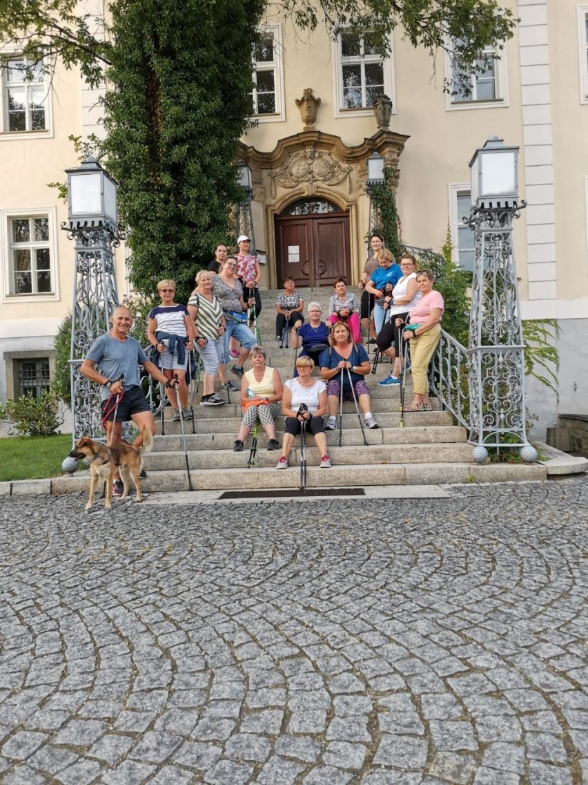 Spacerują i przy okazji zwiedzają gminę Świdnica