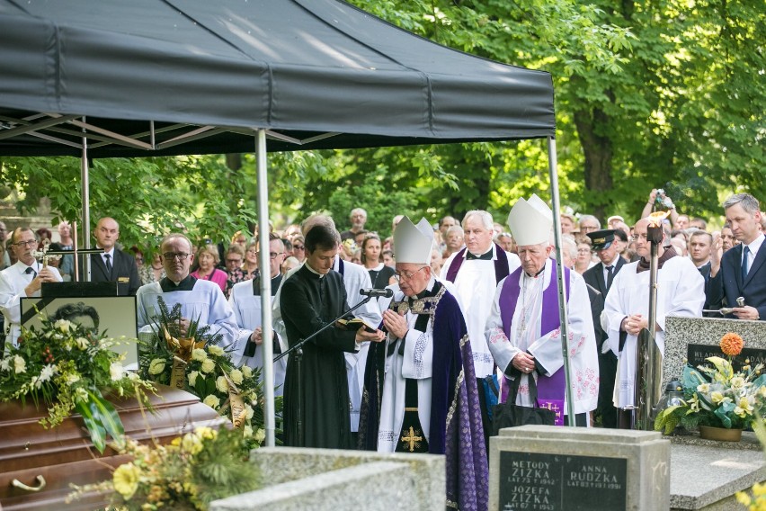 Pogrzeb Zbigniewa Wodeckiego. Ostatnie pożegnanie na cmentarzu Rakowickim [ZDJĘCIA]