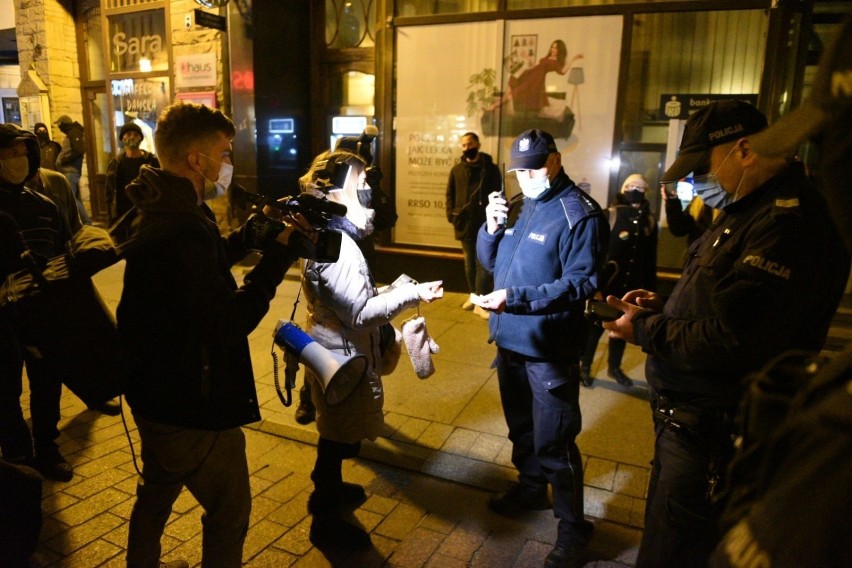 Jaki kraj, taki Sejm! - protest pod Kopernikiem ZDJĘCIA 